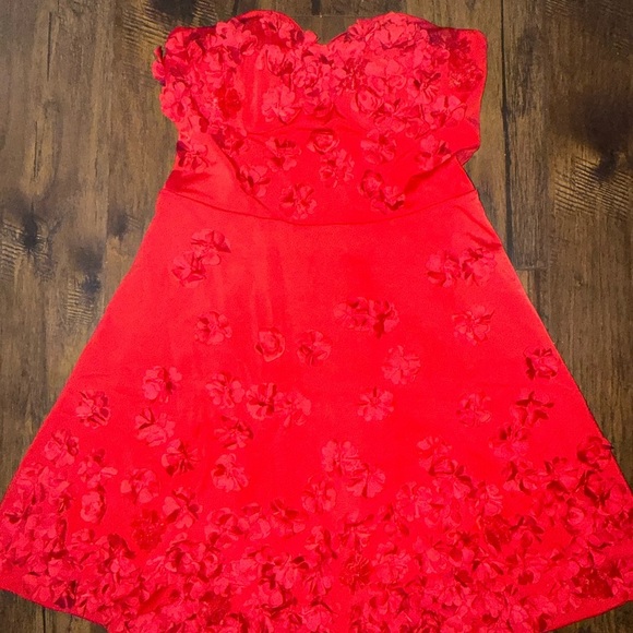 Tessa‎ Floral Applique Mini Dress Red Size Medium - Picture 2 of 3